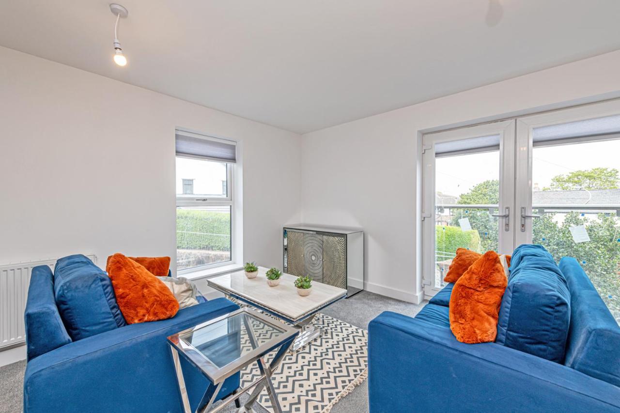 Gospel Heights Luxury Apartments With Parking Heswall Esterno foto