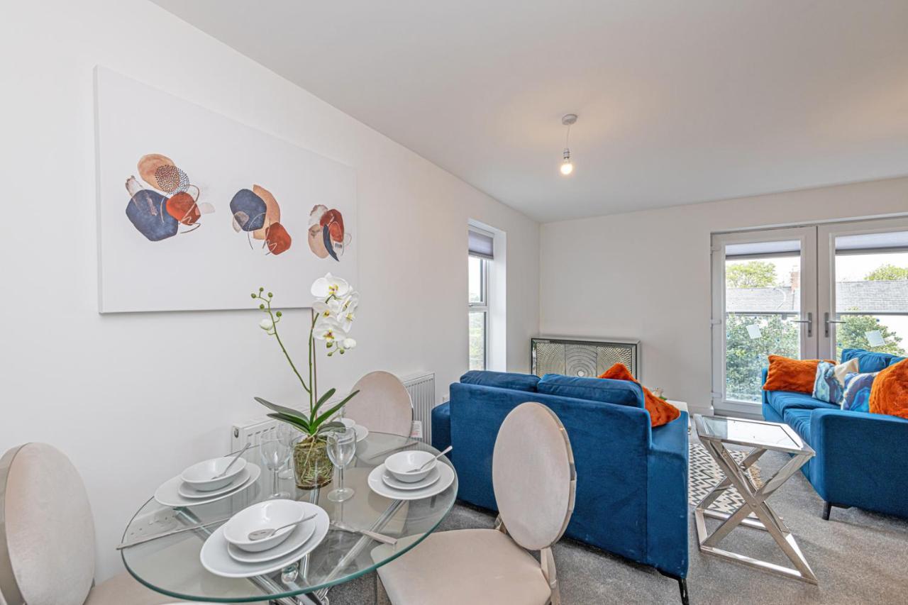 Gospel Heights Luxury Apartments With Parking Heswall Esterno foto